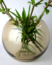 Carica l'immagine nel visualizzatore di Gallery, Vaso in vetro tondo liscio ambra Ø20