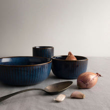 Carica l'immagine nel visualizzatore di Gallery, Piatto piano Ø18 Sapphire Blue DUTCH ROSE