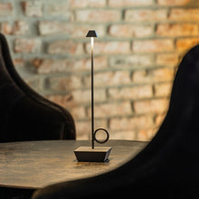Carica l'immagine nel visualizzatore di Gallery, Lampada led portatile ricaricabile Broggi Bugia Corten