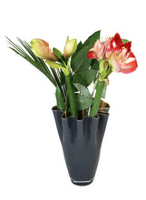 Carica l'immagine nel visualizzatore di Gallery, Vaso fiori in vetro a fazzoletto soffiato a mano bicolore grigio oro