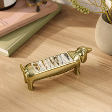 Carica l'immagine nel visualizzatore di Gallery, Portagioie porta anelli bassotto Dachsie Ottone UMBRA