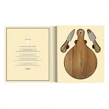 Carica l'immagine nel visualizzatore di Gallery, Set regalo con tagliere tondo e 2 coltelli da formaggi Gift Novels