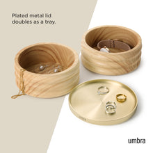 Carica l'immagine nel visualizzatore di Gallery, Portagioie in legno Tesora Wood ottone Umbra