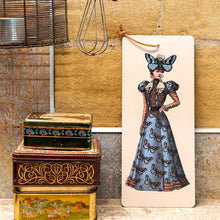 Carica l'immagine nel visualizzatore di Gallery, Tagliere da portata Miss Butterfly Gangzai Design