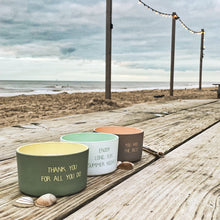 Carica l'immagine nel visualizzatore di Gallery, Candela di soia outdoor alla citronella-Enjoy long,fun summer nights- MY FLAME