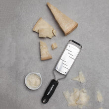 Carica l'immagine nel visualizzatore di Gallery, Grattugia gourmet LARGE SHAVER lame scaglie grandi  MICROPLANE