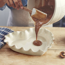 Carica l'immagine nel visualizzatore di Gallery, Stampo tortiera cuore  Emile Henry Grand Cru