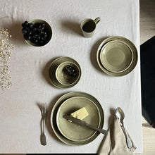 Carica l'immagine nel visualizzatore di Gallery, Piatto piano Ø26,5 organic Olive DUTCH ROSE