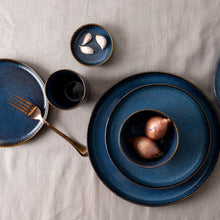 Carica l'immagine nel visualizzatore di Gallery, Piatto piano Ø28,5 Sapphire Blue DUTCH ROSE