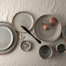 Carica l'immagine nel visualizzatore di Gallery, Piatto piano Ø28,5 Sapphire Grey DUTCH ROSE