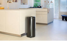 Carica l'immagine nel visualizzatore di Gallery, Pattumiera a pedale NewIcon Brabantia 30 lt Matt Black