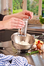 Carica l'immagine nel visualizzatore di Gallery, Macina per noce moscata Professional Nutmeg Cole & Mason