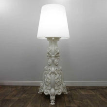 Carica l'immagine nel visualizzatore di Gallery, Lampada da terra Madame Of Love interno