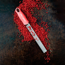 Carica l'immagine nel visualizzatore di Gallery, Grattugia  Premium Lipstick Pink Zester MICROPLANE