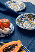 Carica l'immagine nel visualizzatore di Gallery, Piatto piano Ø26,5 Maxwell Williams Salerno Pachino Red