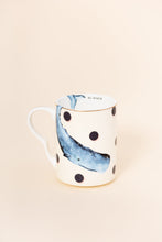 Carica l'immagine nel visualizzatore di Gallery, Tazza Yvonne Ellen Whale