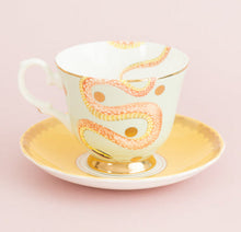 Carica l'immagine nel visualizzatore di Gallery, Tazza da tè con piattino Yvonne Ellen Snakey