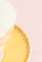 Carica l'immagine nel visualizzatore di Gallery, Tazza da tè con piattino Yvonne Ellen Snakey