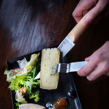 Carica l'immagine nel visualizzatore di Gallery, Set formaggio coltello e forchetta Opinel