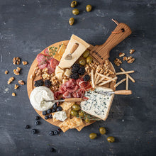 Carica l'immagine nel visualizzatore di Gallery, Kit formaggio Friends coltelli e tagliere tondo in quercia Boska