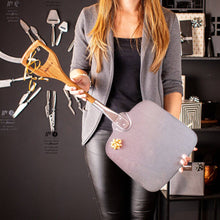 Carica l'immagine nel visualizzatore di Gallery, Pala per pizza inox con manico in quercia BOSKA (mod. piccolo)