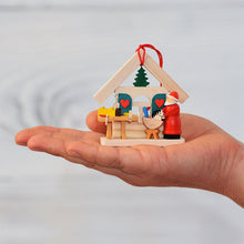 Carica l'immagine nel visualizzatore di Gallery, Decorazione in legno Babbo Natale con casetta Graupner Holzminiaturen - Prezzo Outlet