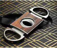 Carica l'immagine nel visualizzatore di Gallery, Set whisky e sigari The Gentleman's Set - Cigar Aficionado