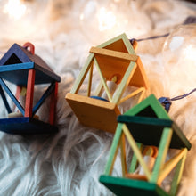 Carica l'immagine nel visualizzatore di Gallery, Decorazione lanterna in legno 6 colori Graupner Holzminiaturen - Prezzo Outlet