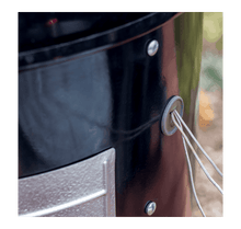 Carica l'immagine nel visualizzatore di Gallery, Affumicatore verticale a carbone Weber Smokey Montain Cooker Ø 47 - Prezzo Outlet