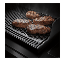Carica l'immagine nel visualizzatore di Gallery, Griglia per rosolatura a doppio lato WEBER CRAFTED 7680