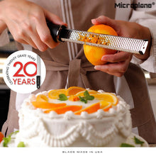 Carica l'immagine nel visualizzatore di Gallery, Microplane Premium Zester/Grattugia - Rossa