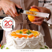 Carica l'immagine nel visualizzatore di Gallery, Microplane Premium Zester/Grattugia - Gialla