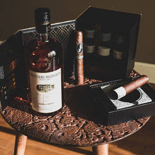 Carica l'immagine nel visualizzatore di Gallery, Set whisky e sigari The Gentleman's Set - Cigar Aficionado