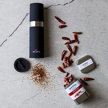 Carica l'immagine nel visualizzatore di Gallery, Microplane Gourmet Chili Set macinaspezie e chili in confezione regalo