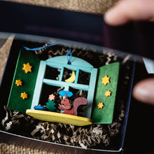 Carica l'immagine nel visualizzatore di Gallery, Decorazione in legno Finestra con animaletti Graupner Holzminiaturen - Prezzo Outlet