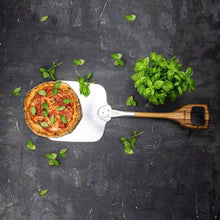 Carica l'immagine nel visualizzatore di Gallery, Pala per pizza inox con manico in quercia BOSKA (mod. piccolo)