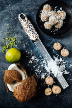 Carica l'immagine nel visualizzatore di Gallery, Microplane Premium Zester/Grattugia - Funky Limited Edition Maculata