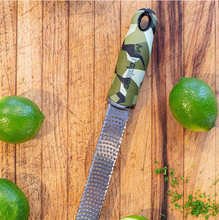 Carica l'immagine nel visualizzatore di Gallery, Microplane Premium Zester/Grattugia - Funky Limited Edition Camouflage