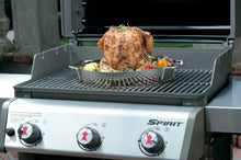 Carica l'immagine nel visualizzatore di Gallery, Supporto di cottura per pollo WEBER GOURMET SYSTEM 8838 - Prezzo Outlet