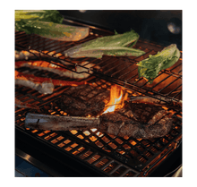 Carica l'immagine nel visualizzatore di Gallery, Griglia per rosolatura a doppio lato WEBER CRAFTED 7680