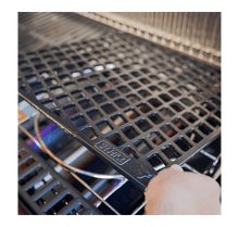 Carica l'immagine nel visualizzatore di Gallery, Griglia per rosolatura a doppio lato WEBER CRAFTED 7680