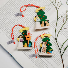 Carica l'immagine nel visualizzatore di Gallery, Decorazione in legno Angelo con albero di Natale Graupner Holzminiaturen - Prezzo Outlet