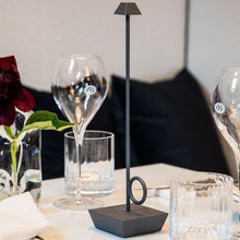 Carica l'immagine nel visualizzatore di Gallery, Lampada led portatile ricaricabile Broggi Bugia Antracite