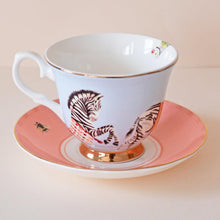 Carica l'immagine nel visualizzatore di Gallery, Tazza da tè con piattino Yvonne Ellen Carnival Zebras