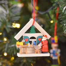 Carica l'immagine nel visualizzatore di Gallery, Decorazione in legno Babbo Natale con casetta Graupner Holzminiaturen - Prezzo Outlet