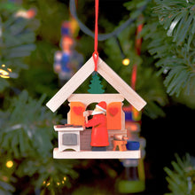 Carica l'immagine nel visualizzatore di Gallery, Decorazione in legno Babbo Natale con casetta Graupner Holzminiaturen - Prezzo Outlet