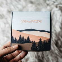 Carica l'immagine nel visualizzatore di Gallery, Decorazione in legno Finestra con animaletti Graupner Holzminiaturen - Prezzo Outlet