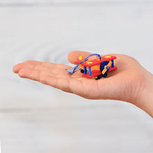 Carica l'immagine nel visualizzatore di Gallery, Decorazione aereoplano in legno 3 colori Graupner Holzminiaturen - Prezzo Outlet