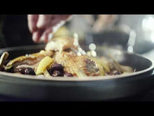 Carica e avvia il video nel visualizzatore di galleria, Tajine bicolore Ø26 INDUZIONE EMILE HENRY DELIGHT