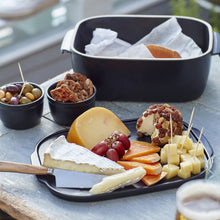 Carica l'immagine nel visualizzatore di Gallery, Scatola portaformaggio Cheese Box Emile Henry Noir Satine